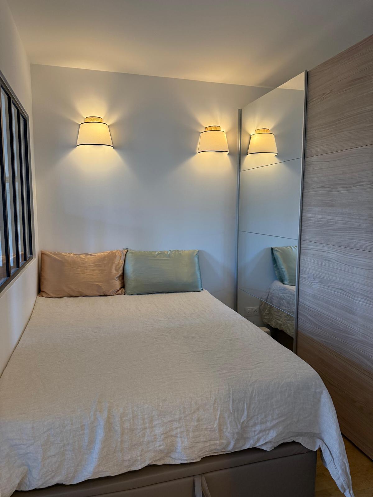Chambre avec rangements intégrés, réalisation JLM Rénovation